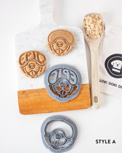 Charger l'image dans la galerie, Emporte-pièce en forme de tête de chien avec lunettes