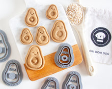 Cargar imagen en el visor de la galería, Happy Avocado Cookie Cutter (Two Styles Available)