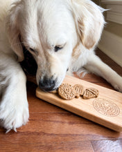 Charger l'image dans la galerie, Planche de charcuterie pour chiens (portrait d'animal) - Tampon