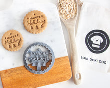 Cargar imagen en el visor de la galería, Round Scallop "Happy Holidays" Cookie Cutter (Select Size)