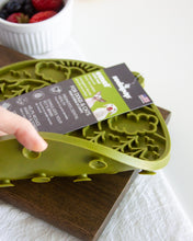 Charger l'image dans la galerie, Camp Design SodaPup® eMat - Cat & Dog Enrichment Lick Mat With Suction Cups