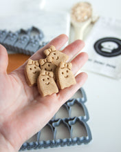 Cargar imagen en el visor de la galería, Girly Ghost with Bow Multi-Cutter (MINI SIZE) Sets Available with Optional Stamp Tool