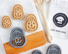 Load image into Gallery viewer, Trick-or-Treat Pumpkin Bucket For Dogs Cookie Cutter