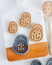 Load image into Gallery viewer, Trick-or-Treat Pumpkin Bucket For Dogs Cookie Cutter