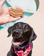 Cargar imagen en el visor de la galería, Cortador de galletas con forma de perrito caliente "Hot Diggity Dog"