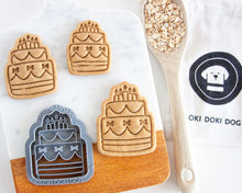 Cargar imagen en el visor de la galería, Two-Tier Cake Without OR With Dog BONES Cookie Cutter (Select Size & Style)
