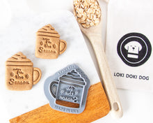 Charger l'image dans la galerie, Emporte-pièce en forme de tasse de vacances « C'est la saison »