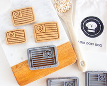 Charger l'image dans la galerie, Paw Print with Love USA Flag Cookie Cutter