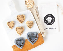 Charger l'image dans la galerie, Emporte-pièce en forme de cœur arc-en-ciel