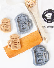 Cargar imagen en el visor de la galería, Cortador de galletas con forma de perro en forma de jarra de cerveza (10 estilos)