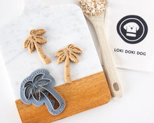 Load image into Gallery viewer, Palm Tree Shape Dog Biscuit Cookie Cutter