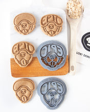 Charger l'image dans la galerie, Emporte-pièce en forme de tête de chien avec lunettes