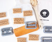 Charger l'image dans la galerie, Emporte-pièce en forme de s'mores « Je t'aime S'mores » en forme de feu de camp