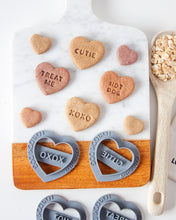 Charger l'image dans la galerie, Emporte-pièce en forme de cœur (UNIQUE - CHOISISSEZ parmi 35 styles)