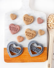Charger l'image dans la galerie, Emporte-pièce en forme de cœur (UNIQUE - CHOISISSEZ parmi 35 styles)