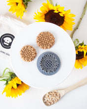 Cargar imagen en el visor de la galería, Cortador de galletas con forma de girasol