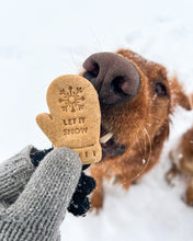 Cargar imagen en el visor de la galería, Cortador de galletas con forma de perro con forma de manoplas de nieve