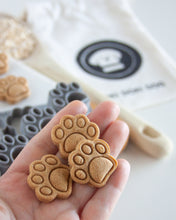 Cargar imagen en el visor de la galería, Paw Print Multi-Cutter (MINI SIZE) Sets Available with Optional Stamp Tool