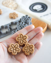 Cargar imagen en el visor de la galería, Flower Shape Multi-Cutter (MINI SIZE) Sets Available with Optional Stamp Tool