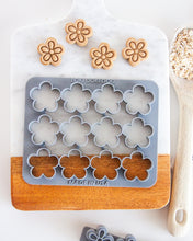 Cargar imagen en el visor de la galería, Flower Shape Multi-Cutter (MINI SIZE) Sets Available with Optional Stamp Tool