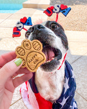 Charger l'image dans la galerie, Pawsitively Patriotic Paw Shape Cookie Cutter (2 Styles Available)