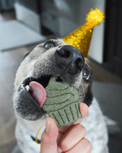 Cargar imagen en el visor de la galería, Cortador de galletas con forma de cupcake