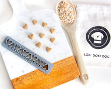 Cargar imagen en el visor de la galería, Juegos de cortadores múltiples en forma de corazón (tamaño de premio de entrenamiento) disponibles con herramienta opcional