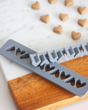 Cargar imagen en el visor de la galería, Juegos de cortadores múltiples en forma de corazón (tamaño de premio de entrenamiento) disponibles con herramienta opcional
