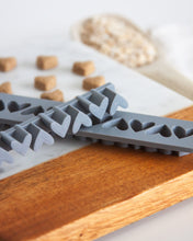 Cargar imagen en el visor de la galería, Juegos de cortadores múltiples en forma de corazón (tamaño de premio de entrenamiento) disponibles con herramienta opcional