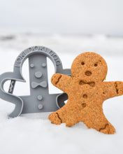 Cargar imagen en el visor de la galería, Cortador de galletas con forma de hombrecito de jengibre - Cortador de galletas con forma de perro navideño