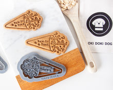 Cargar imagen en el visor de la galería, Cortador de galletas con forma de confeti "Paw-ty Time"