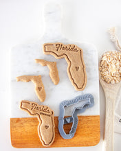 Cargar imagen en el visor de la galería, Cortador de galletas con forma del estado de Florida (varios estilos disponibles)