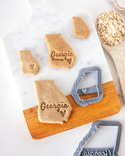 Cargar imagen en el visor de la galería, Cortador de galletas con forma de estado de Georgia (varios estilos disponibles)