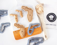 Cargar imagen en el visor de la galería, Cortador de galletas con forma del estado de Florida (varios estilos disponibles)