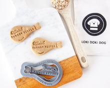 Cargar imagen en el visor de la galería, Cortador de galletas de pata de pavo "Probador oficial de pavos"