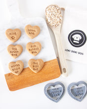 Charger l'image dans la galerie, Emporte-pièces en forme de cœurs inspirés de Swiftie