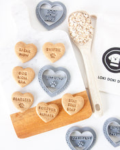 Charger l'image dans la galerie, Emporte-pièces en forme de cœurs inspirés de Swiftie