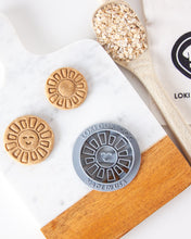 Cargar imagen en el visor de la galería, Cortador de galletas para perro con forma de sol, Happy Sunshine
