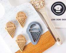 Cargar imagen en el visor de la galería, Cortador de galletas en forma de cono de helado