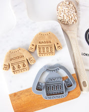 Charger l'image dans la galerie, Emporte-pièce en forme de pull de Noël moche pour chien (PERSONNALISÉ)