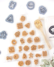 Charger l'image dans la galerie, Mini emporte-pièces en forme d'os pour les fêtes et Noël (taille 1,5 po - lots disponibles)