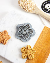 Cargar imagen en el visor de la galería, Cortador de galletas de flores