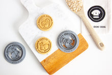 Cargar imagen en el visor de la galería, Cortador de galletas de la Patrulla de Conejos y la Patrulla de Ardillas