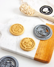 Cargar imagen en el visor de la galería, Cortador de galletas de la Patrulla de Conejos y la Patrulla de Ardillas