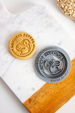 Cargar imagen en el visor de la galería, Cortador de galletas de la Patrulla de Conejos y la Patrulla de Ardillas