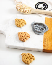 Cargar imagen en el visor de la galería, Cortador de galletas de mariquita