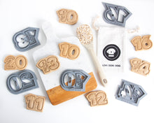 Cargar imagen en el visor de la galería, Cortadores de galletas con forma de número (dos dígitos)
