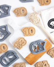 Cargar imagen en el visor de la galería, Cortadores de galletas con forma de número (dos dígitos)