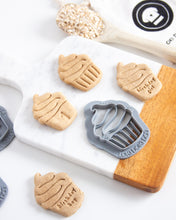 Cargar imagen en el visor de la galería, Cortador de galletas con forma de cupcake