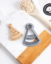 Charger l'image dans la galerie, Emporte-pièce en forme de chapeau d'anniversaire « Let's Paw-ty »